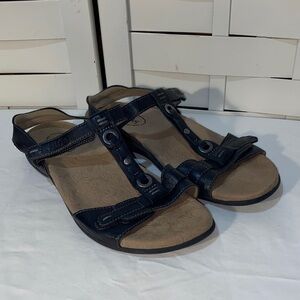 Taos Swifty Women's Black Sandals Size 9